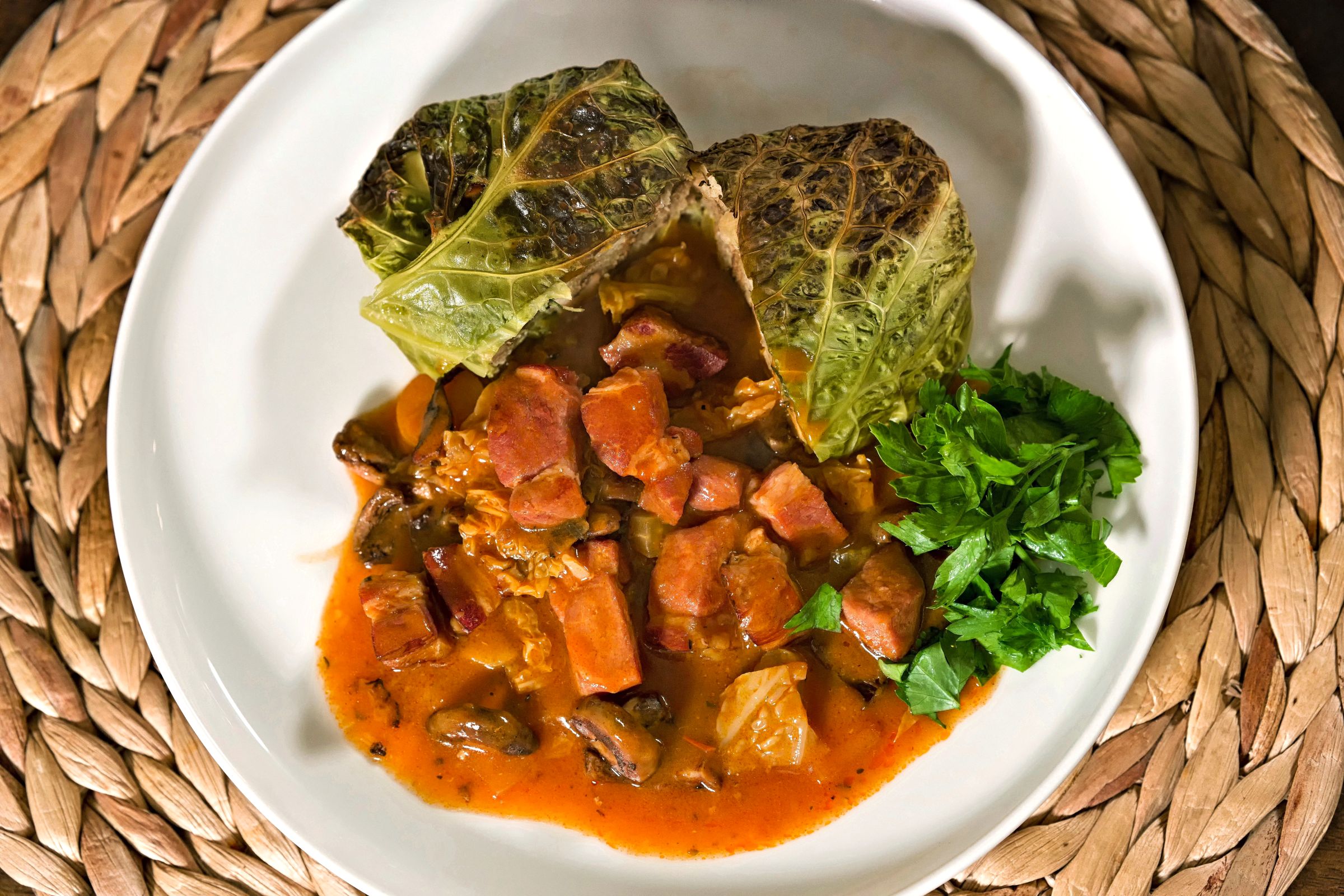 Kassler-gulasch med Lactarius og Fyldt Savoykål "Pied de Mouton"