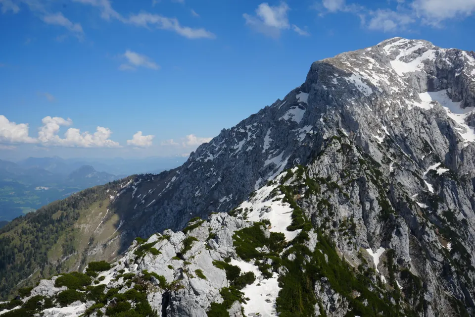 Kalkgipfel mit Schneefeldern